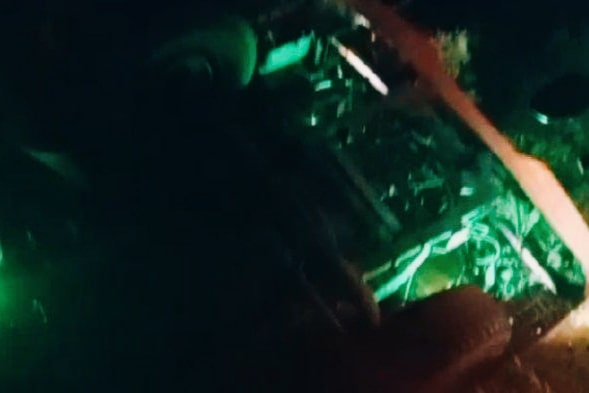 MOBIL ELF BERISI BELASAN PENUMPANG TERJUNGKAL DI JALAN RANDUBLATUNG BLORA