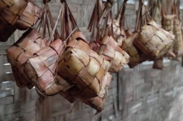 KEBIASAAN LUCU YANG SERING TERJADI DI MOMEN LEBARAN