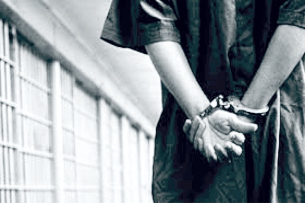 GONDOL MOTOR DI PARKIRAN MINIMARKET, WARGA CEPU DIBEKUK&nbsp;POLISI