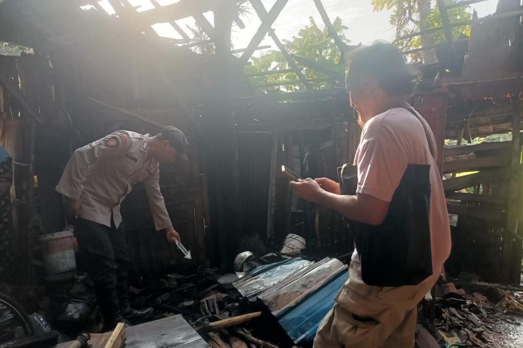 LUPA MATIKAN TUNGKU, RUMAH WARGA GENJAHAN HANGUS&nbsp;TERBAKAR