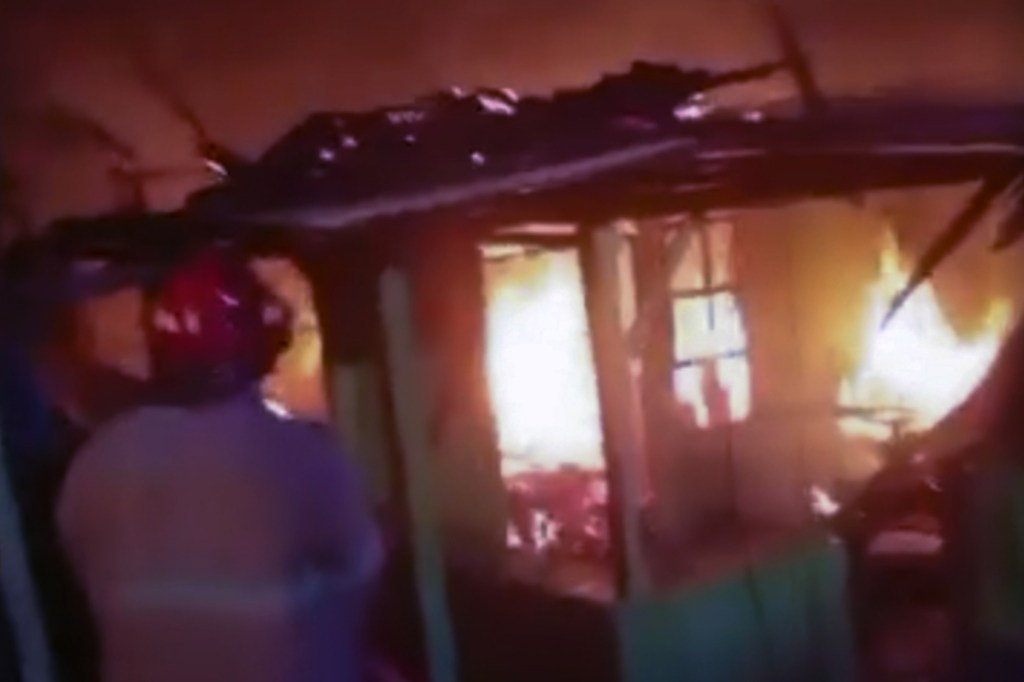 RUMAH WARGA JETIS DILAHAP SI JAGO MERAH, KERUGIAN CAPAI RP 300 JUTA