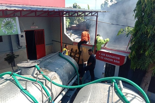 GUDANG PENGGILINGAN PADI DI TUNJUNGAN&nbsp;TERBAKAR