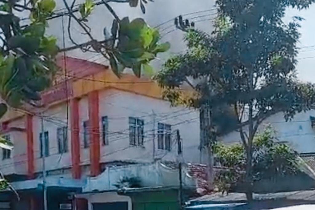 GEDUNG PERTEMUAN RSU PERMATA BLORA KEBAKARAN, WARGA HISTERIS!