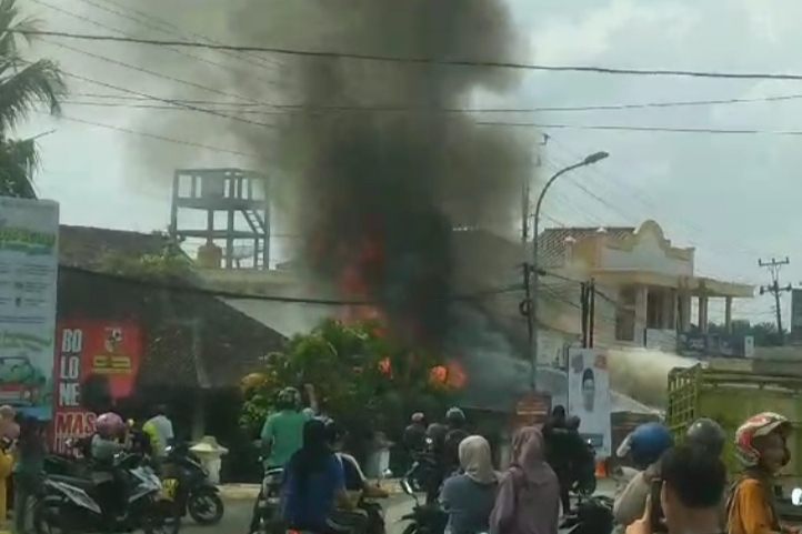 GUDANG LOGISTIK KECAMATAN NGAWEN TERBAKAR, KERUGIAN CAPAI RP 250&nbsp;JUTA
