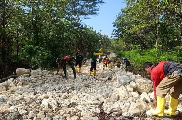 MENGGAGAS DANA DUKUH / RW UPAYA PEMERINTAH DALAM PEMERATAAN&nbsp;PEMBANGUNAN