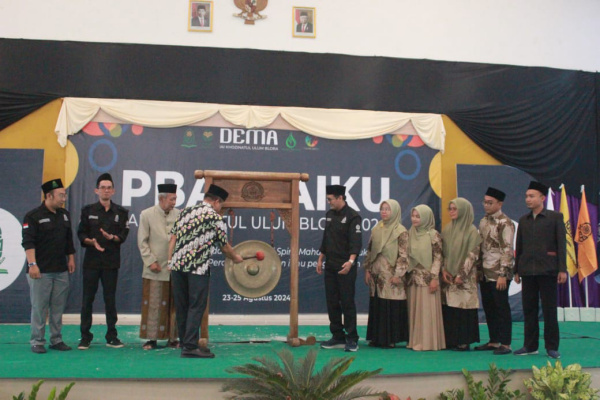 TRANSFORMASI MAHASISWA BARU IAI KHOZINATUL ULUM : DARI SISWA MENJADI AGEN&nbsp;PERUBAHAN