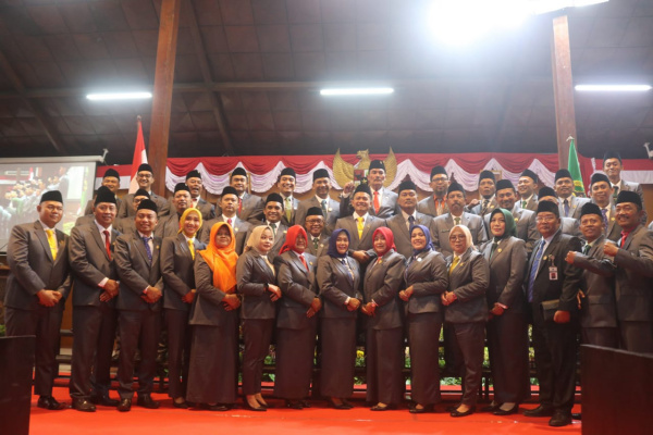 45 ANGGOTA DPRD BLORA DILANTIK, SIAP BEKERJA UNTUK&nbsp;RAKYAT