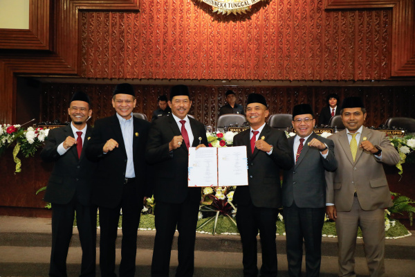 SEPAKATI KUA-PPAS APBD JATENG 2025, PENDAPATAN DAERAH DIPROYEKSIKAN CAPAI Rp. 23,55&nbsp;T.