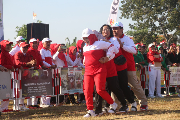 SEMARAK AGUSTUSAN 2024, LOMBA TRADISIONAL HIBUR ASN DAN PEJABAT&nbsp;BLORA