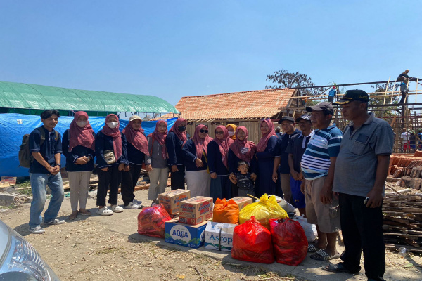 PEDULI KORBAN KEBAKARAN, PANWASLUCAM RANDUBLATUNG BERIKAN&nbsp;BANTUAN