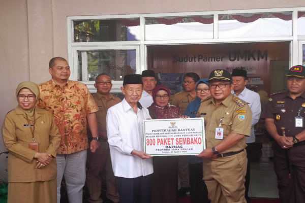 RIBUAN WARGA SALATIGA NIMATI BERKAH HARI JADI&nbsp;JATENG